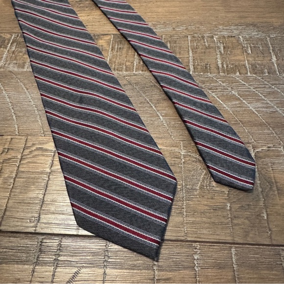 Calvin Klein Gray and Red Striped Men's Tie - Picture 6 of 6